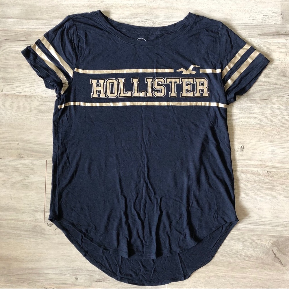 🐮2/$15 Hollister Graphic Tee